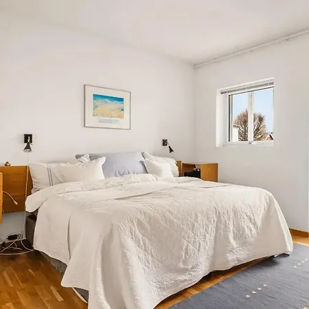 Stylish At Hop Apartment